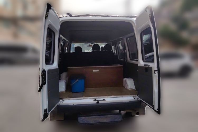 Used Ford Classic Transit 2015 2.4L Gasoline Multi-Function Vehicle Short Wheelbase 6-Seater Mid-Roof Model 4G64S4N Trunk
