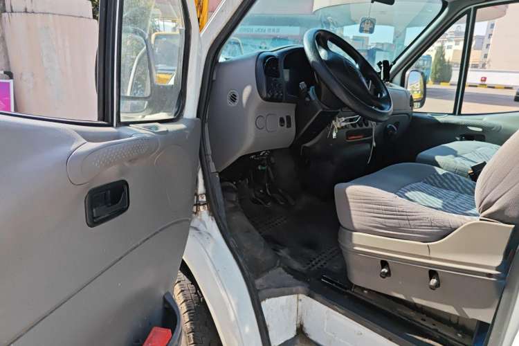 Used Ford Classic Transit 2016 2.8T Diesel Short-Wheelbase 6-Seater Mid-Roof Multifunction Vehicle JX493ZLQ4 Driver Seat