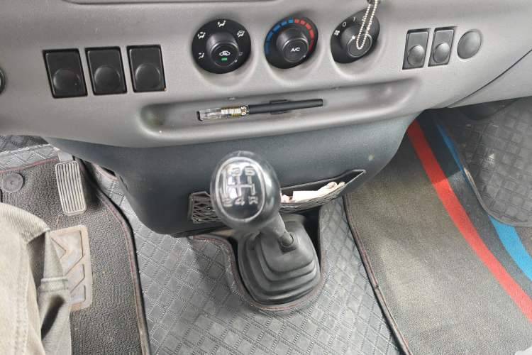 Used Ford Classic Transit 2016 2.8T Diesel Short-Wheelbase 6-Seater Mid-Roof Multifunction Vehicle JX493ZLQ4 Gear Lever
