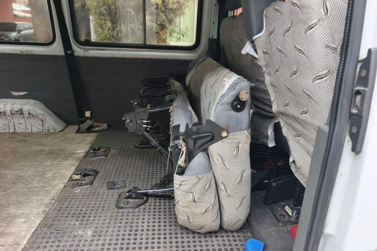 Used Ford Classic Transit 2016 2.8T Diesel Short-Wheelbase 6-Seater Mid-Roof Multifunction Vehicle JX493ZLQ4 Interior 4