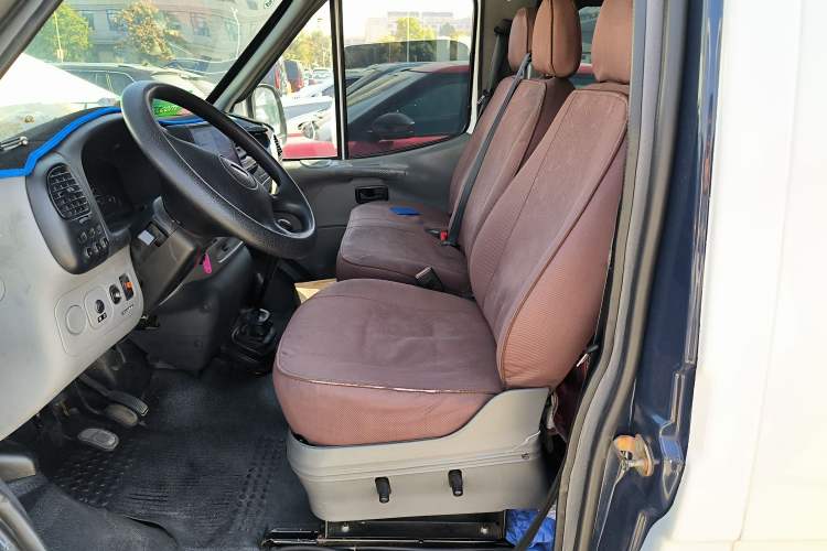 Used Ford Classic Transit 2016 2.8T Diesel Short-Wheelbase 6-Seater Mid-Roof Multifunction Vehicle JX493ZLQ4 Left Front Seat