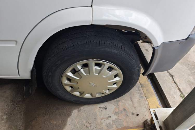 Used Ford Classic Transit 2016 2.8T Diesel Short-Wheelbase 6-Seater Mid-Roof Multifunction Vehicle JX493ZLQ4 Right Front Wheel Hub