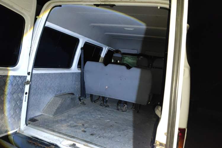 Used Ford Classic Transit 2016 2.8T Diesel Short-Wheelbase 6-Seater Mid-Roof Multifunction Vehicle JX493ZLQ4 Trunk