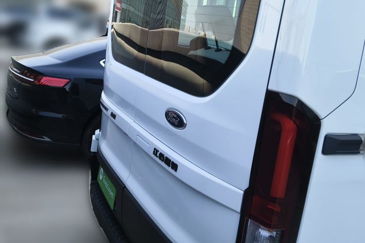 Used Ford E-Transit 2024 Elite Coach Model Mid-axle Mid-roof Design 9 Seats 100.96 kWh Rear
