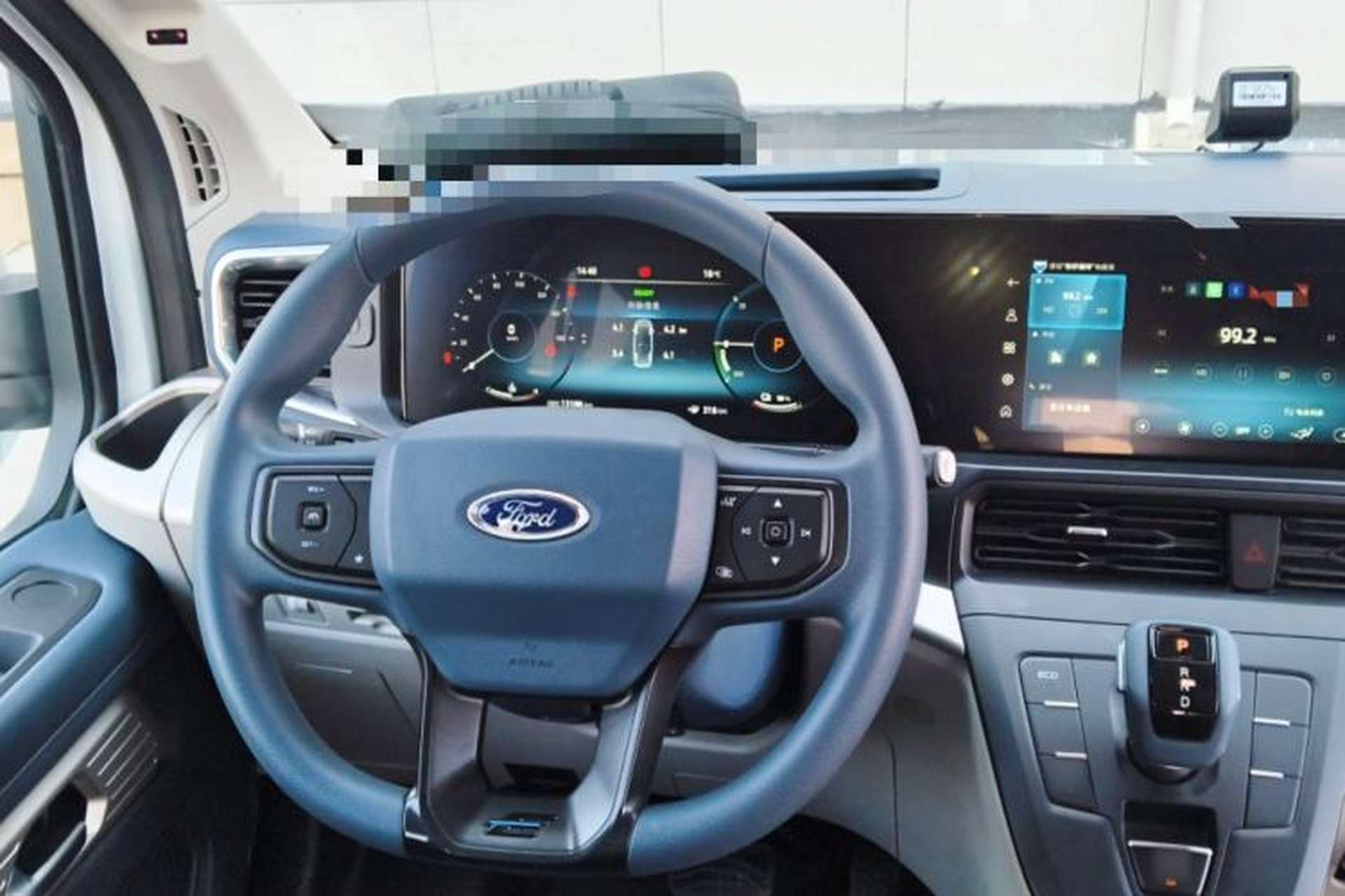 Used Ford E-Transit 2024 Elite Coach Model Mid-axle Mid-roof Design 9 Seats 100.96 kWh Steering Wheel
