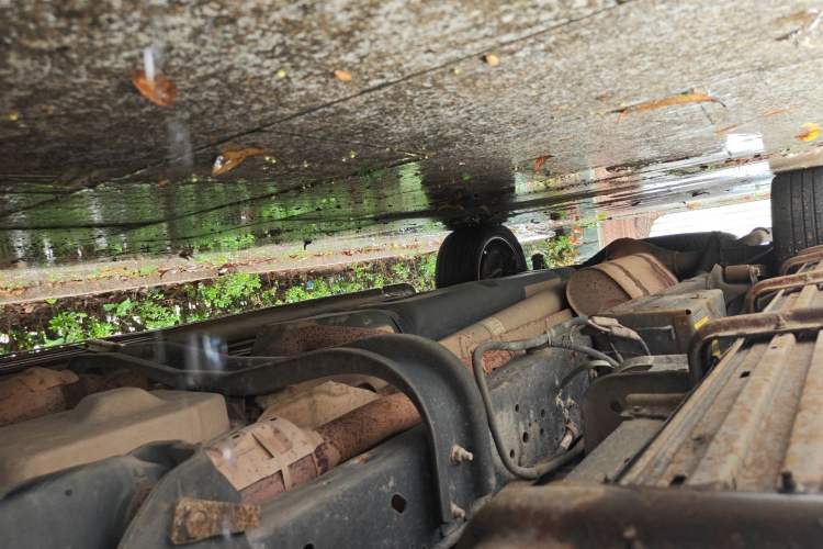 Used Ford E350  Chassis Front Right