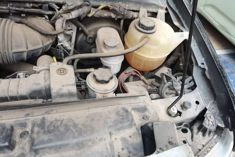 Used Ford E350  Engine Bay Left