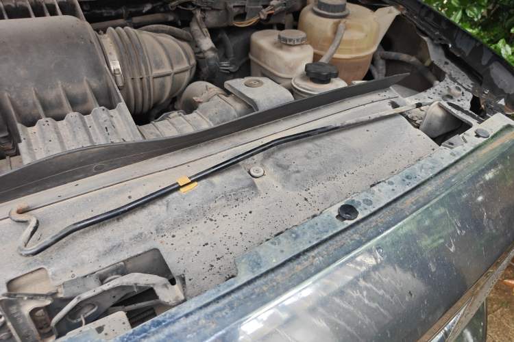 Used Ford E350  Engine Bay Left