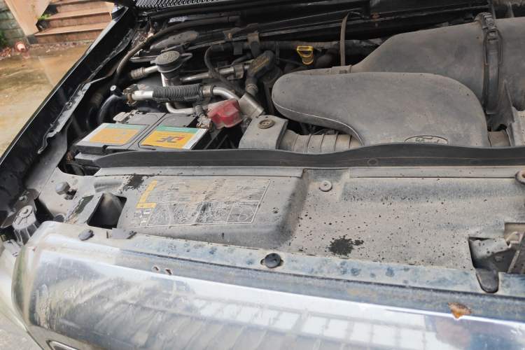 Used Ford E350  Engine Bay Right