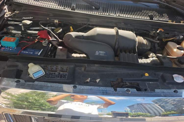 Used Ford E350  Engine Bay