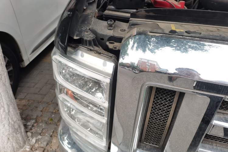 Used Ford E350  Right Front Headlight