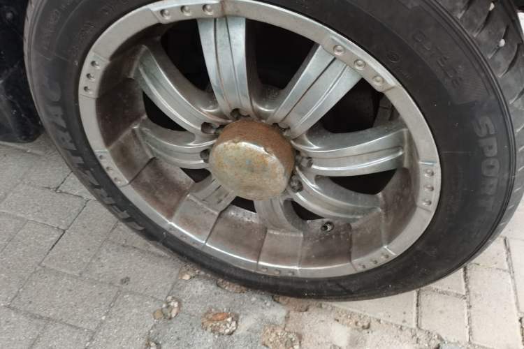Used Ford E350  Right Front Wheel Hub