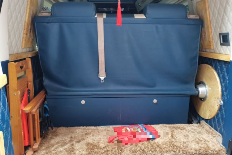Used Ford E350  Trunk