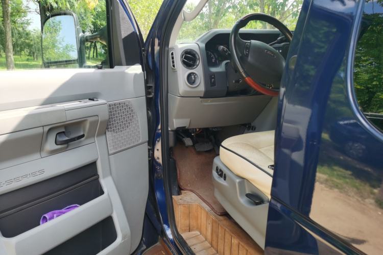 Used Ford E350 2011 5.4L Standard Yacht Edition Driver Seat