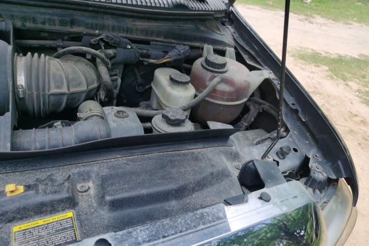 Used Ford E350 2011 5.4L Standard Yacht Edition Engine Bay Left