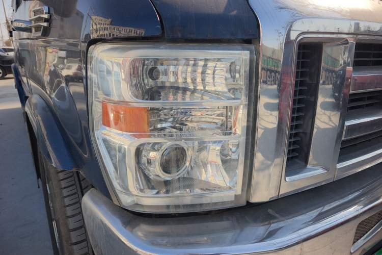 Used Ford E350 2011 5.4L Standard Yacht Edition Right Front Headlight