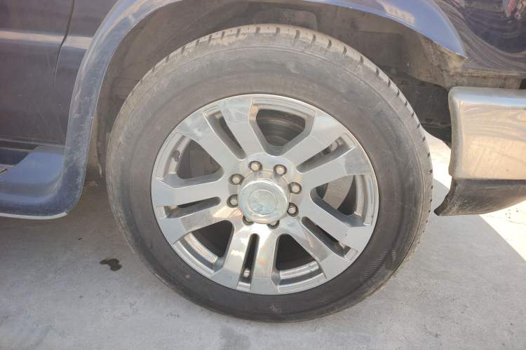 Used Ford E350 2011 5.4L Standard Yacht Edition Right Front Wheel Hub
