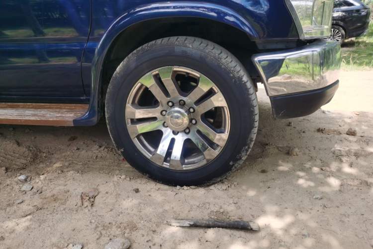 Used Ford E350 2011 5.4L Standard Yacht Edition Right Front Wheel Hub