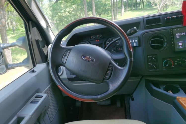 Used Ford E350 2011 5.4L Standard Yacht Edition Steering Wheel
