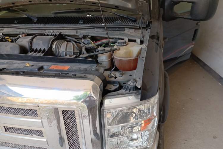 Used Ford E350  Engine Bay Left