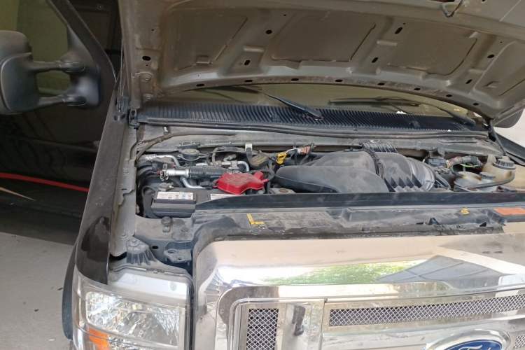 Used Ford E350  Engine Bay Right