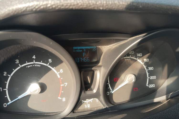 Used Ford EcoSport 2013 1.5L Automatic Fashion Model Instrument Cluster