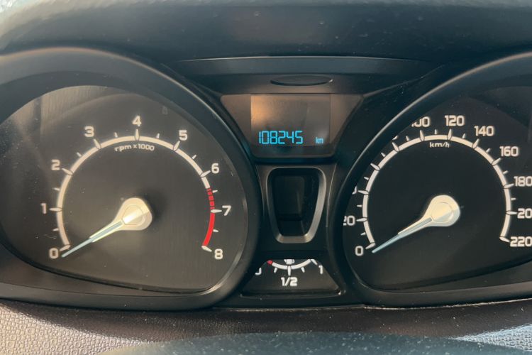 Used Ford EcoSport 2013 1.5L Automatic Fashion Model Odometer Close Up
