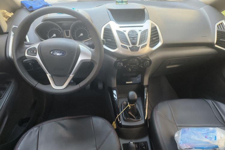 Used Ford EcoSport 2013 1.5L Manual Luxury Model Center Console