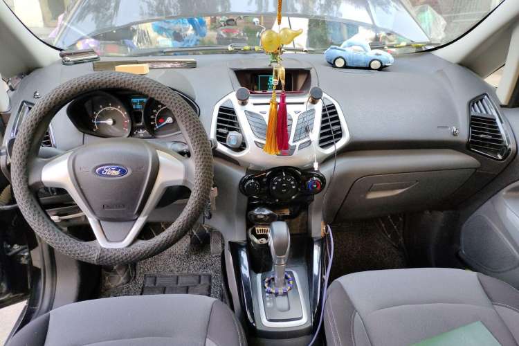 Used Ford EcoSport 2013 1.5L Automatic Fashion Model Center Console
