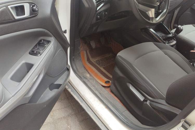 Used Ford EcoSport 2013 1.5L Manual Fashion Model Driver Seat