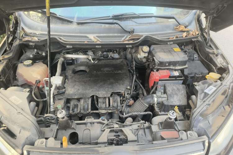 Used Ford EcoSport 2013 1.5L Manual Luxury Model Engine Bay