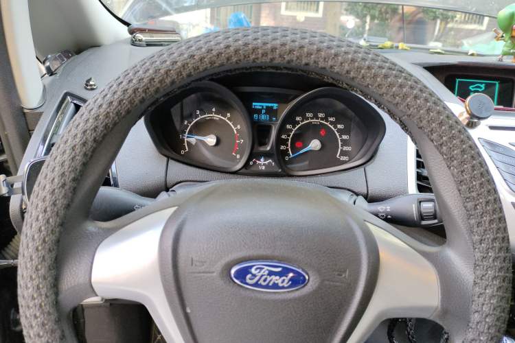 Used Ford EcoSport 2013 1.5L Automatic Fashion Model Instrument Cluster