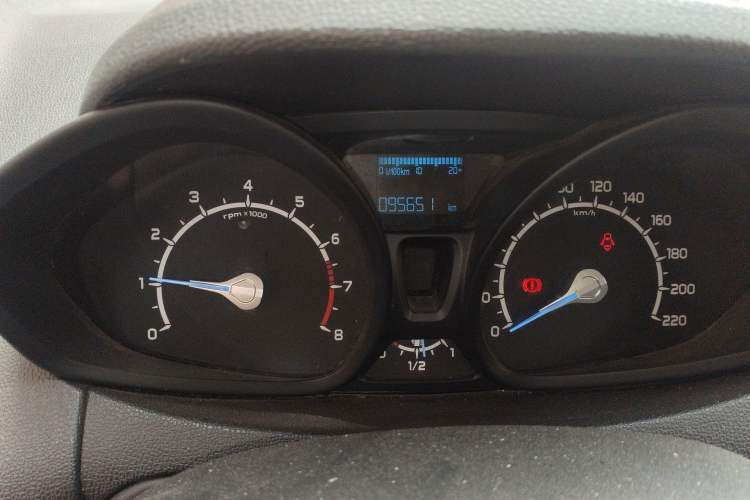 Used Ford EcoSport 2013 1.5L Manual Fashion Model Odometer Close Up