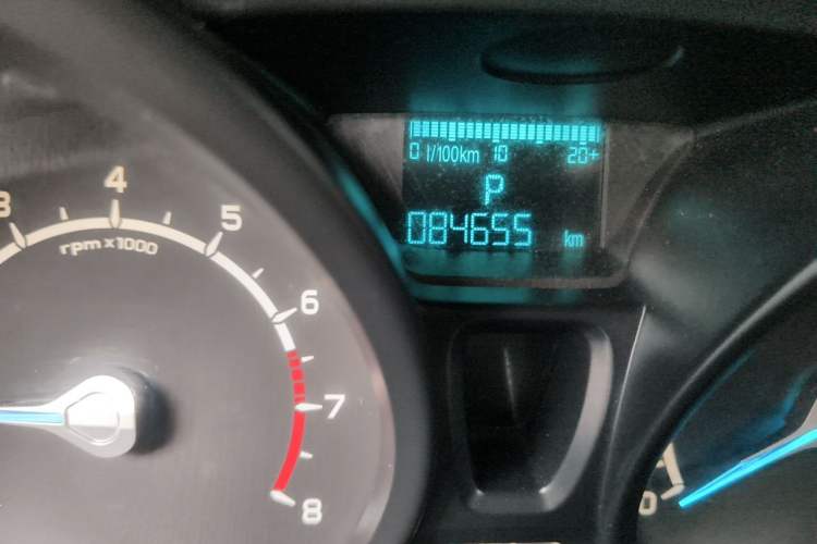 Used Ford EcoSport 2013 1.5L Automatic Fashion Model Odometer Close Up