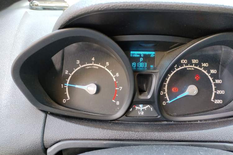 Used Ford EcoSport 2013 1.5L Automatic Fashion Model Odometer Close Up
