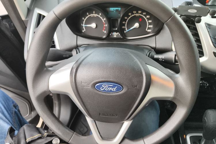 Used Ford EcoSport 2013 1.5L Automatic Fashion Model Steering Wheel