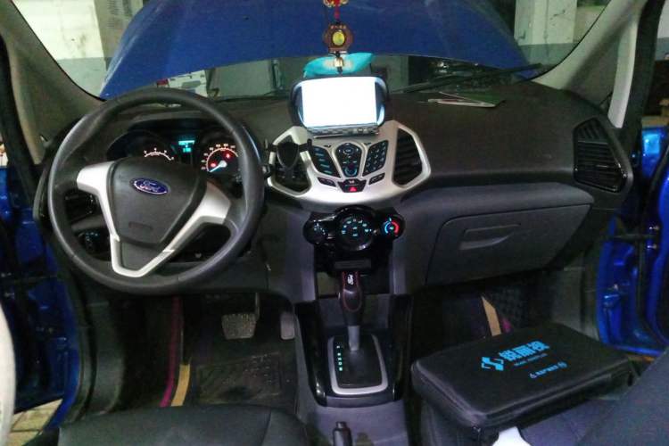Used Ford EcoSport 2013 1.5L Automatic Fashion Model Center Console