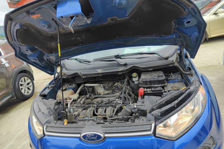 Used Ford EcoSport 2013 1.5L Automatic Fashion Model Engine Bay