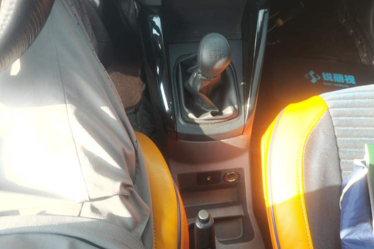 Used Ford EcoSport 2013 1.5L Manual Fashion Model Gear Lever