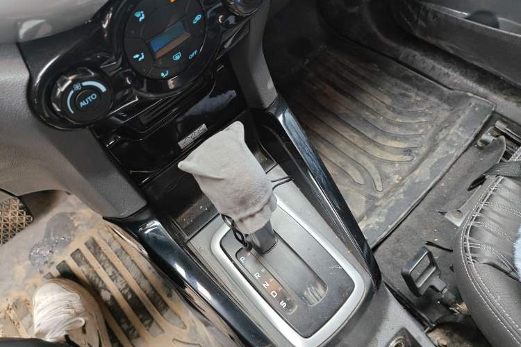 Used Ford EcoSport 2013 1.5L Automatic Prestige Model Gear Lever