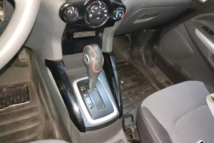 Used Ford EcoSport 2013 1.5L Automatic Fashion Model Gear Lever