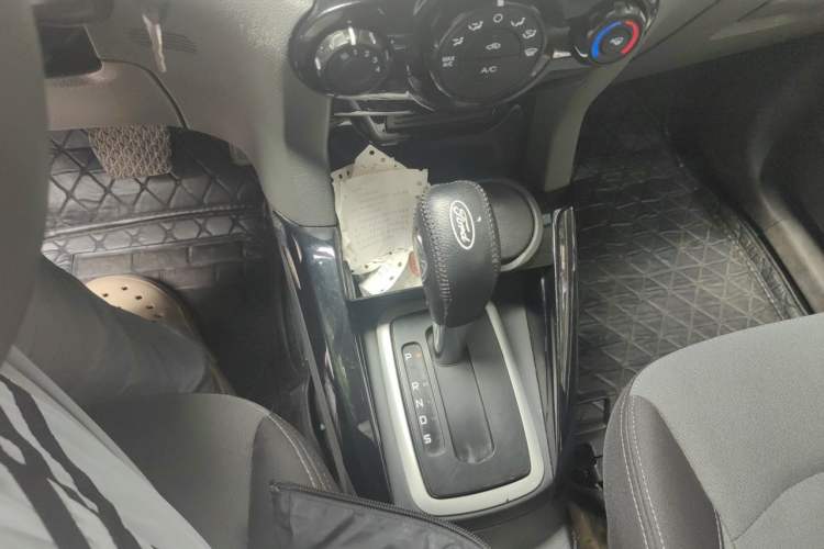 Used Ford EcoSport 2013 1.5L Automatic Fashion Model Gear Lever