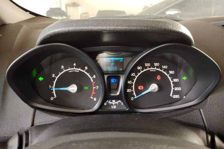 Used Ford EcoSport 2013 1.5L Automatic Fashion Model Instrument Cluster