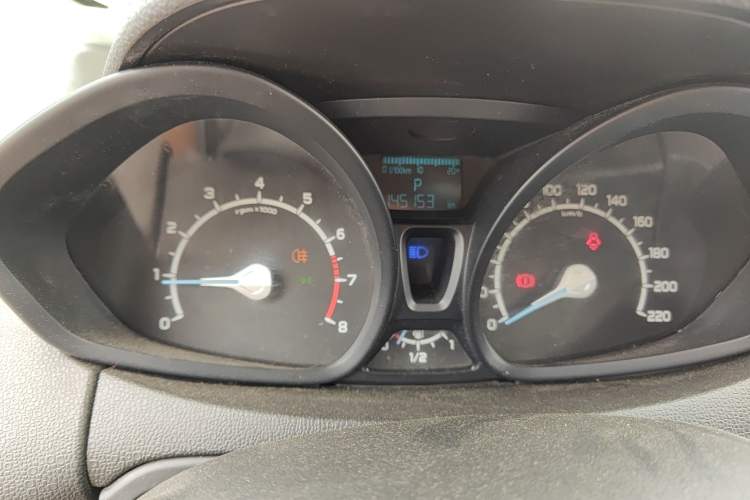 Used Ford EcoSport 2013 1.5L Automatic Fashion Model Instrument Cluster