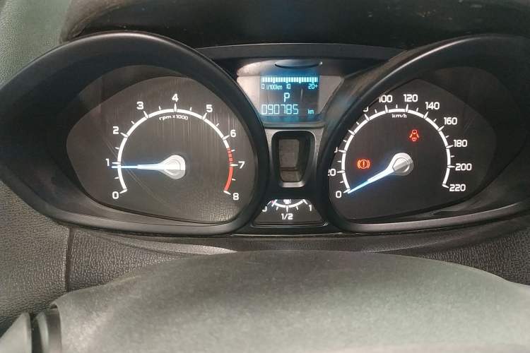 Used Ford EcoSport 2013 1.5L Automatic Fashion Model Instrument Cluster