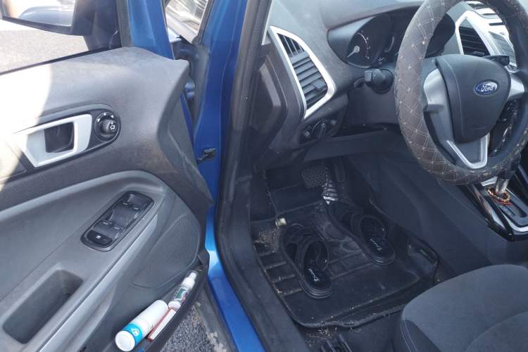 Used Ford EcoSport 2013 1.5L Automatic Fashion Model Interior 3