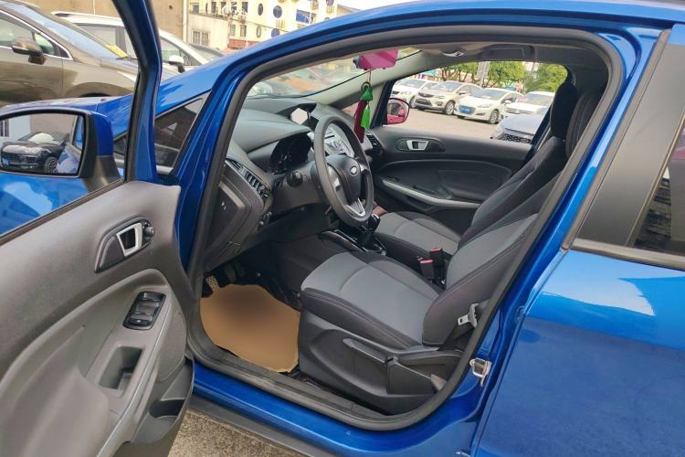 Used Ford EcoSport 2013 1.5L Manual Fashion Model Interior 3