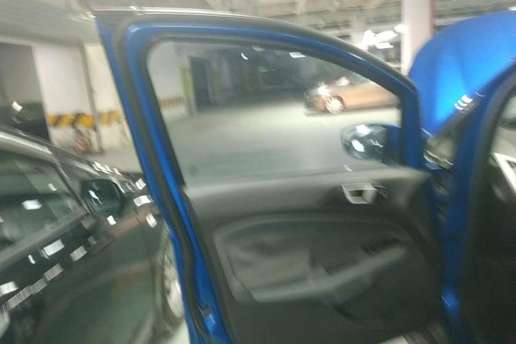 Used Ford EcoSport 2013 1.5L Automatic Fashion Model Interior 3