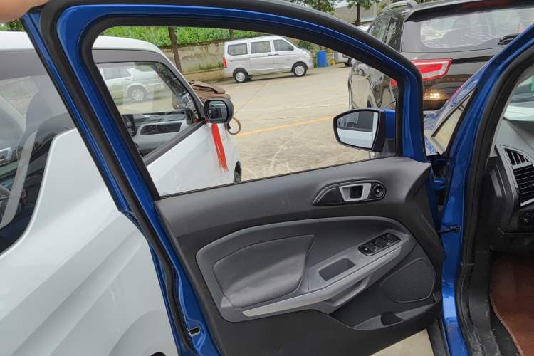 Used Ford EcoSport 2013 1.5L Automatic Fashion Model Interior 4