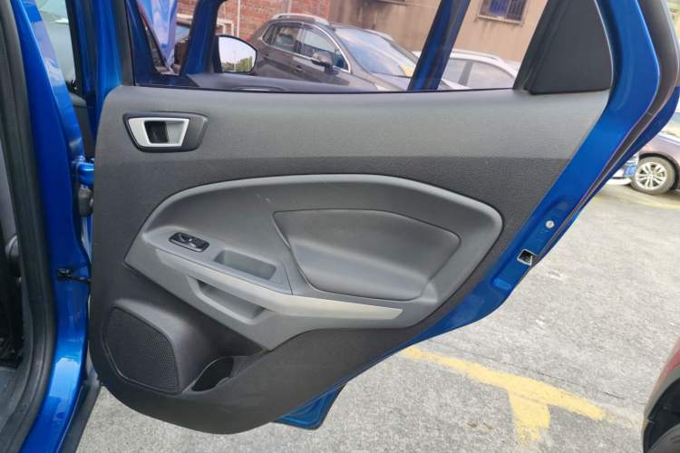 Used Ford EcoSport 2013 1.5L Manual Fashion Model Interior 6